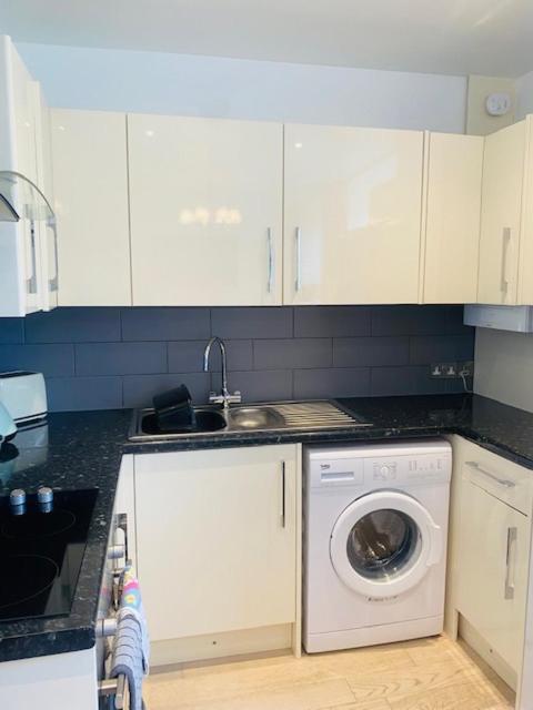 St Ives Apartment Private Parking With Garden 10 Minute Walk Into Town And Beach Exterior photo